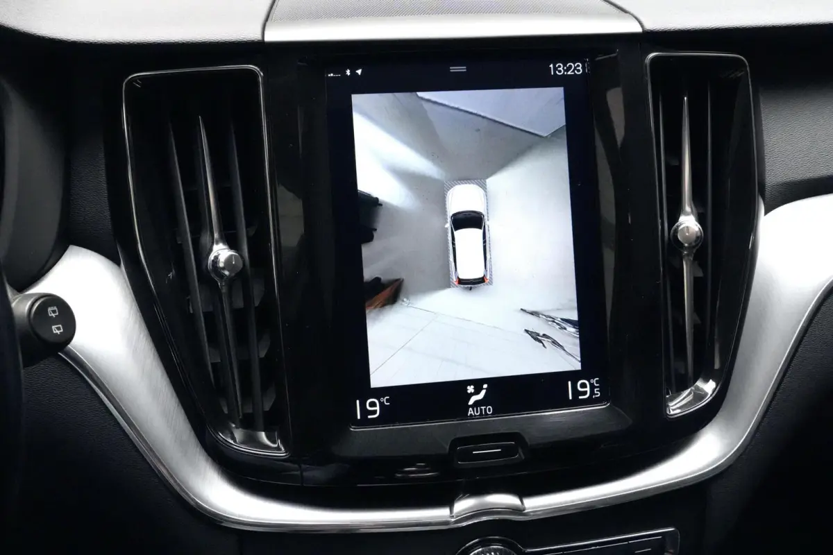 2.0 T8 Twin Engine AWD Momentum 391 PK | Pano-dak | CarPlay | 360 Camera | Led | Pdc | Trekhaak | Luchtvering | Keyless |