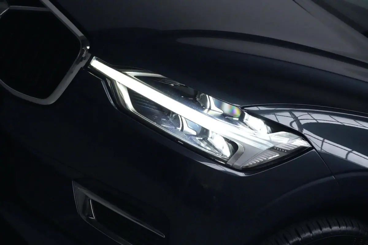 2.0 T8 Twin Engine AWD Momentum 391 PK | Pano-dak | CarPlay | 360 Camera | Led | Pdc | Trekhaak | Luchtvering | Keyless |