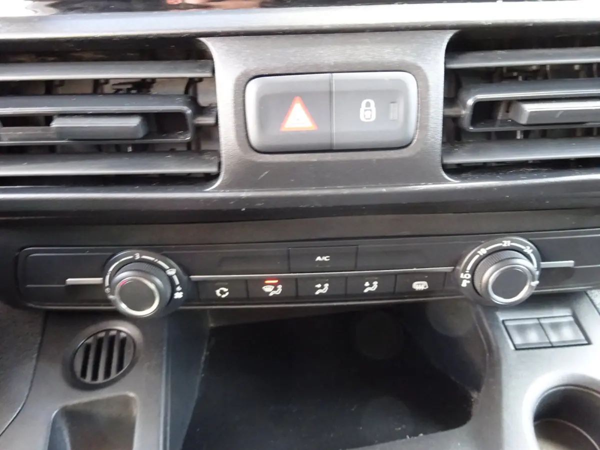 1.2 PureTech Pro BENZINE AIRCO NAVI CRUISE CONTROL PDC SCHUIFDEUR