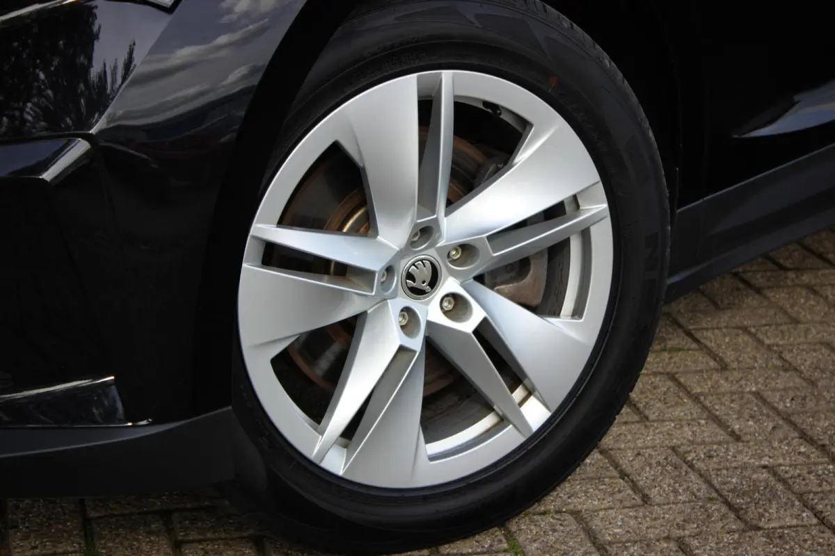 80X Loft // 95,4% SoH | Dual motor AWD | 265PK | Camera | CarPlay & Android Auto | ACC | Keyless | Sfeerverlichting