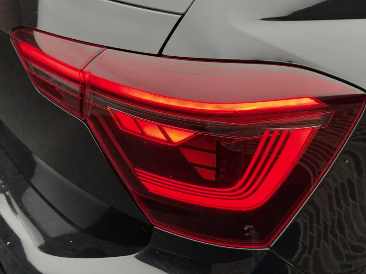 1.0 TSI R-Line | IQ Light | Automaat |