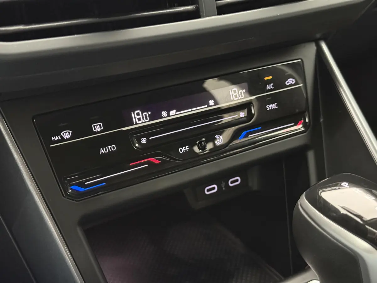 1.0 TSI R-Line | IQ Light | Automaat |