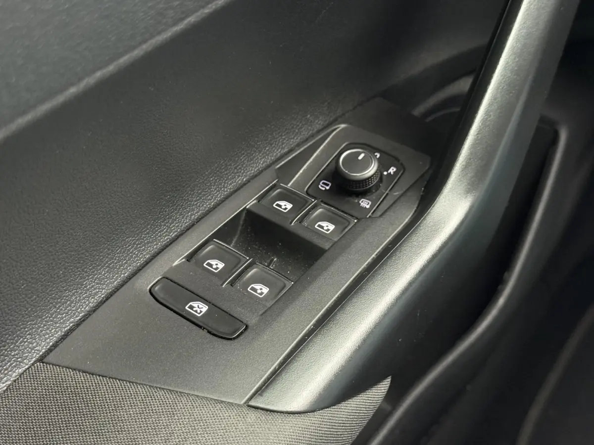 1.0 TSI R-Line | IQ Light | Automaat |