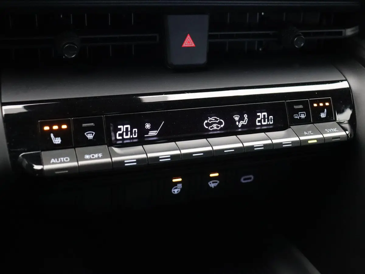 1.8 Hybrid 140 Active | Stoel- en stuurwielverwarming | Voorruitverwarming | Achteruitrijcamera | Dodehoek |