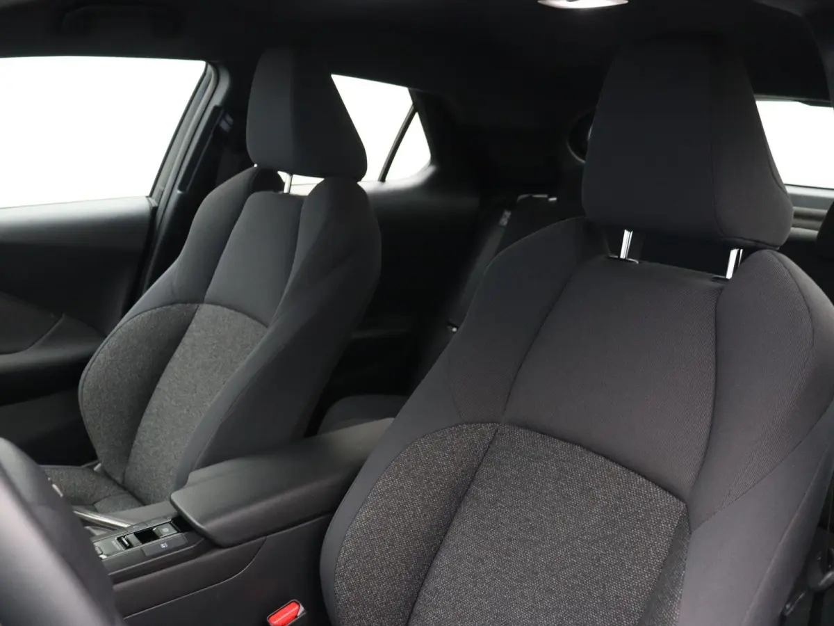 1.8 Hybrid 140 Active | Stoel- en stuurwielverwarming | Voorruitverwarming | Achteruitrijcamera | Dodehoek |
