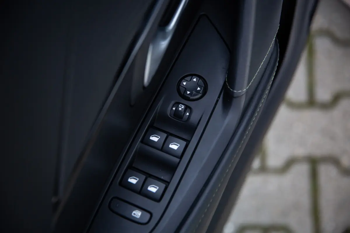 1.2 PureTech GT-Line , Cruise control, Achteruitrijcamera, Navigatie, Led