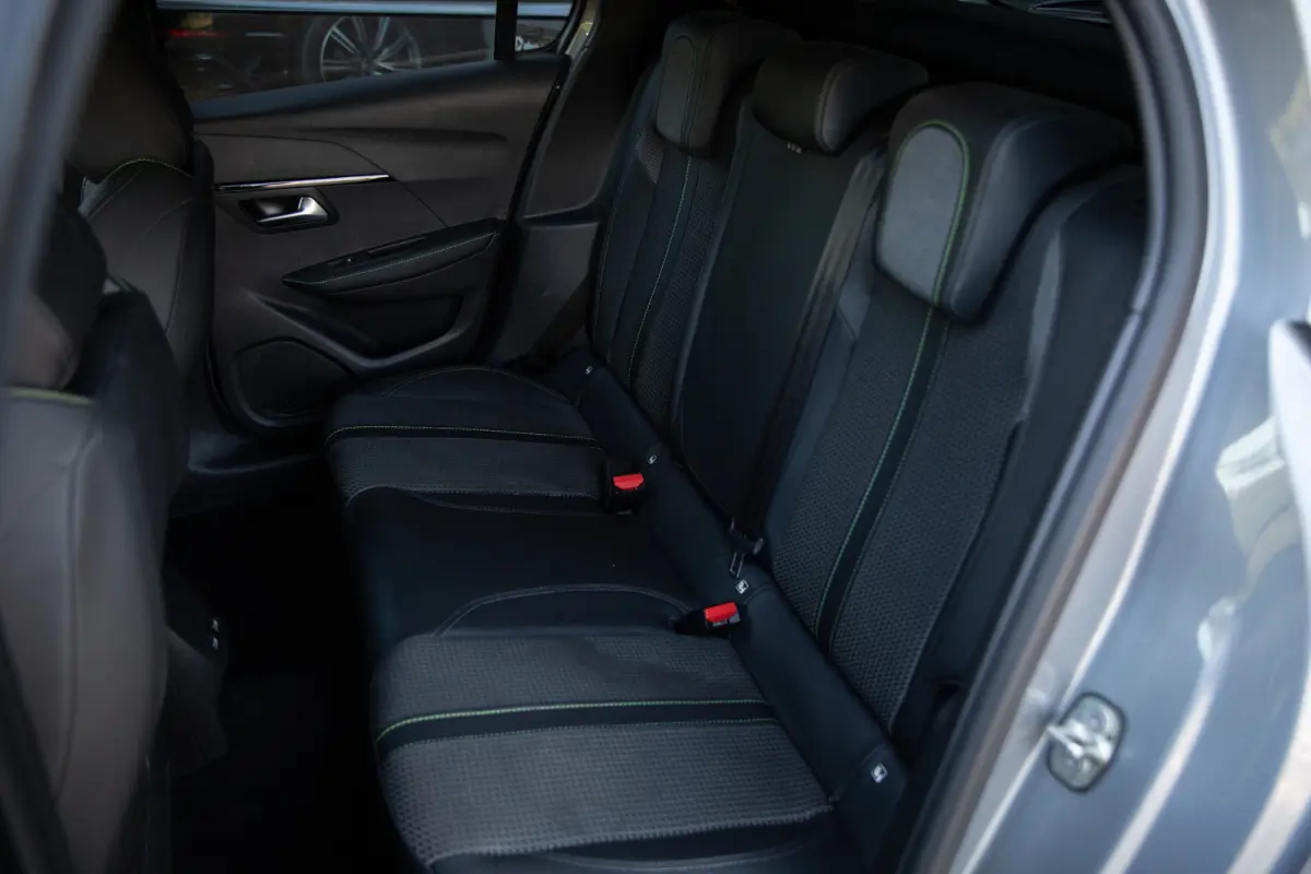 1.2 PureTech GT-Line , Cruise control, Achteruitrijcamera, Navigatie, Led