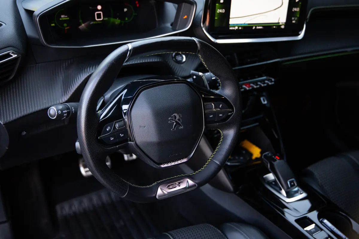 1.2 PureTech GT-Line , Cruise control, Achteruitrijcamera, Navigatie, Led