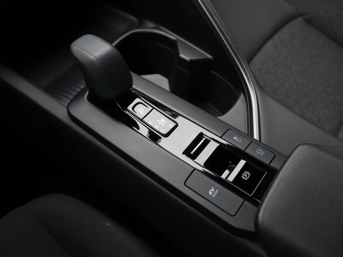 1.8 Hybrid 140 Active | Stoel- en stuurwielverwarming | Voorruitverwarming | Achteruitrijcamera | Dodehoek |