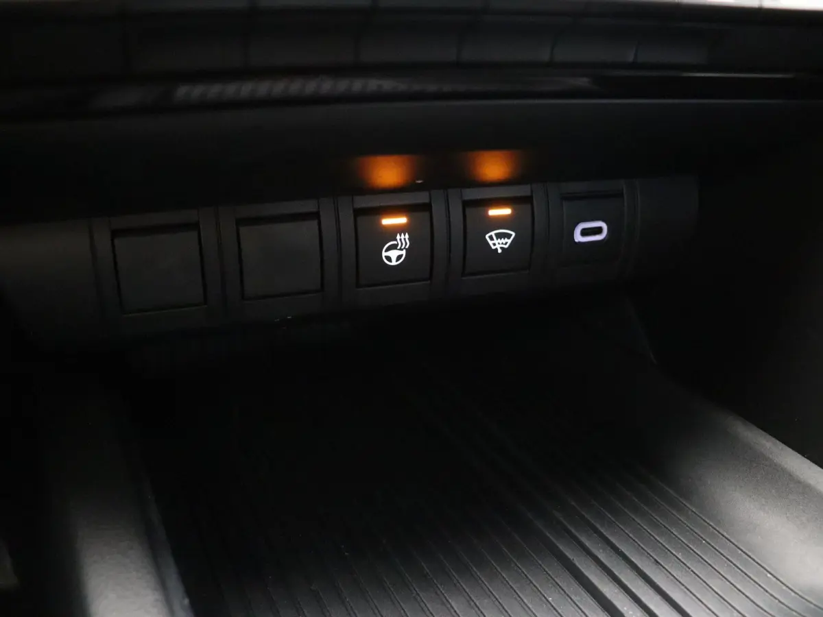 1.8 Hybrid 140 Active | Stoel- en stuurwielverwarming | Voorruitverwarming | Achteruitrijcamera | Dodehoek |