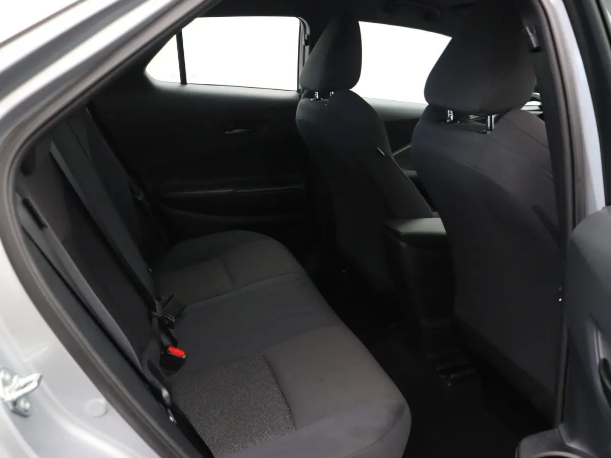 1.8 Hybrid 140 Active | Stoel- en stuurwielverwarming | Voorruitverwarming | Achteruitrijcamera | Dodehoek |