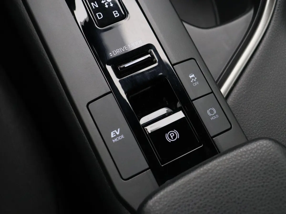 1.8 Hybrid 140 Active | Stoel- en stuurwielverwarming | Voorruitverwarming | Achteruitrijcamera | Dodehoek |