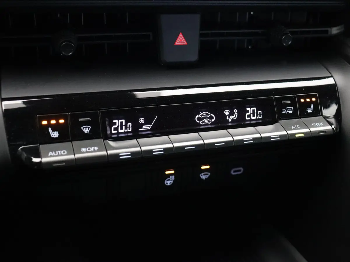 1.8 Hybrid 140 Active | Stoel- en stuurwielverwarming | Voorruitverwarming | Achteruitrijcamera | Dodehoek |
