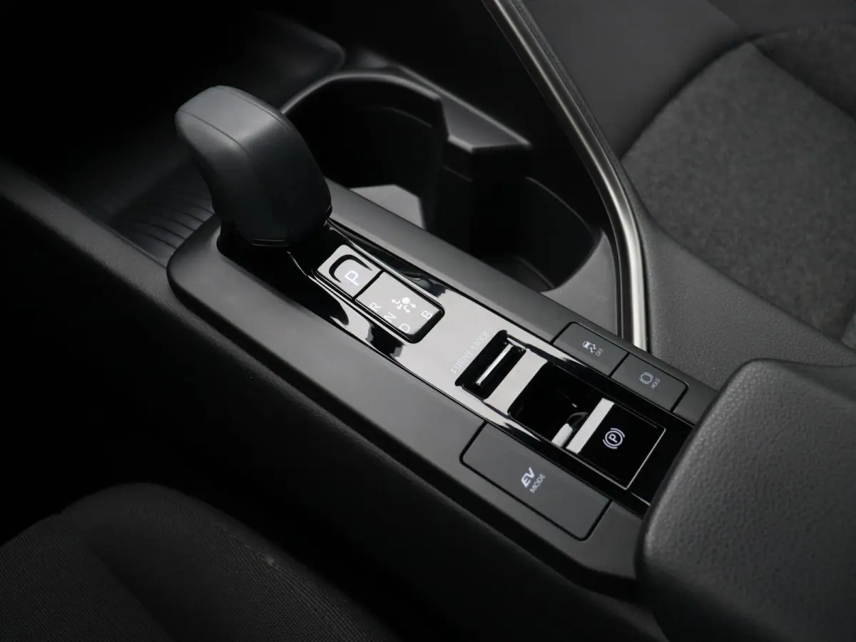 1.8 Hybrid 140 Active | Stoel- en stuurwielverwarming | Voorruitverwarming | Achteruitrijcamera | Dodehoek |