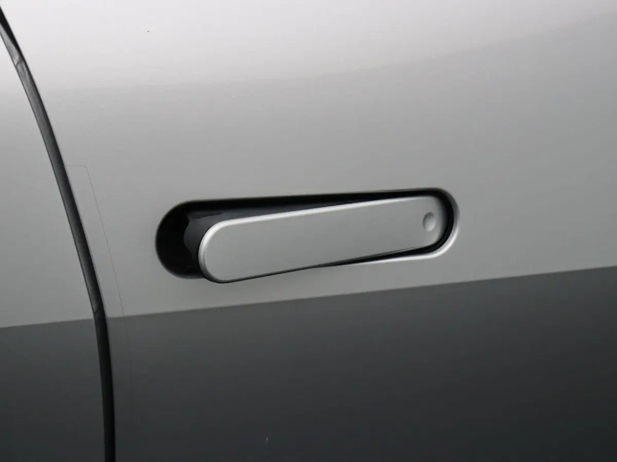 1.8 Hybrid 140 Active | Stoel- en stuurwielverwarming | Voorruitverwarming | Achteruitrijcamera | Dodehoek |