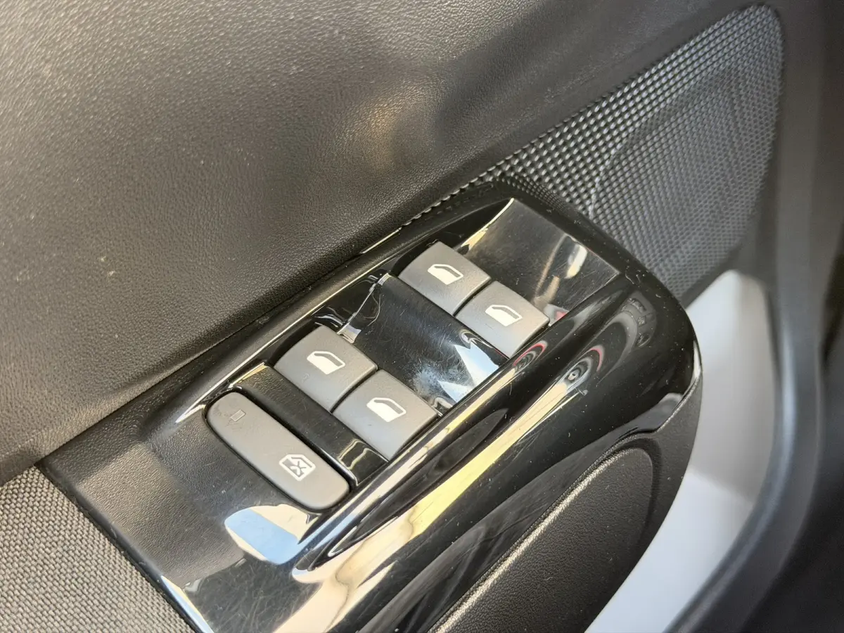 1.2 Shine 17'' Cruise Clima CarPlay 12mnd garantie 3x isofix Stoelverwarming