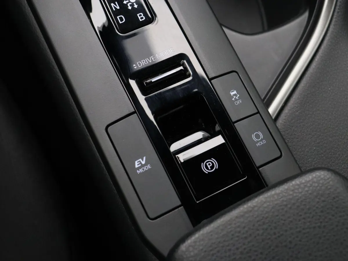 1.8 Hybrid 140 Active | Stoel- en stuurwielverwarming | Voorruitverwarming | Achteruitrijcamera | Dodehoek |