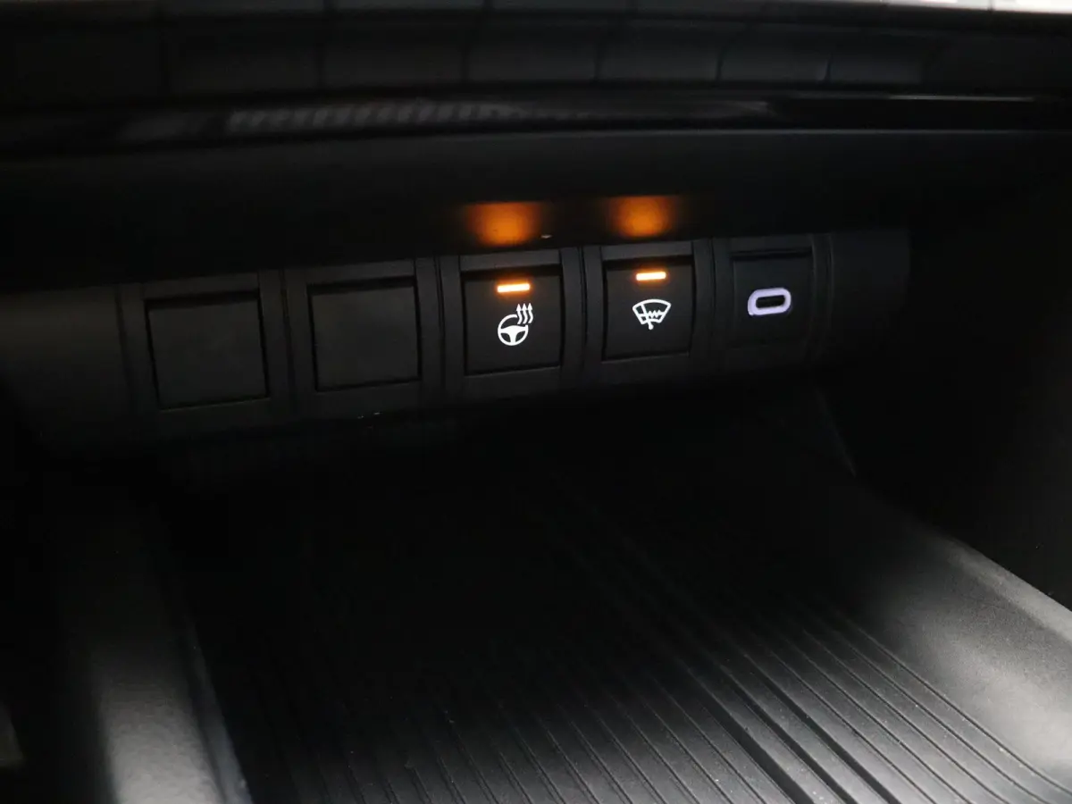 1.8 Hybrid 140 Active | Stoel- en stuurwielverwarming | Voorruitverwarming | Achteruitrijcamera | Dodehoek |