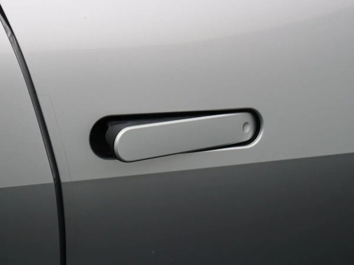 1.8 Hybrid 140 Active | Stoel- en stuurwielverwarming | Voorruitverwarming | Achteruitrijcamera | Dodehoek |