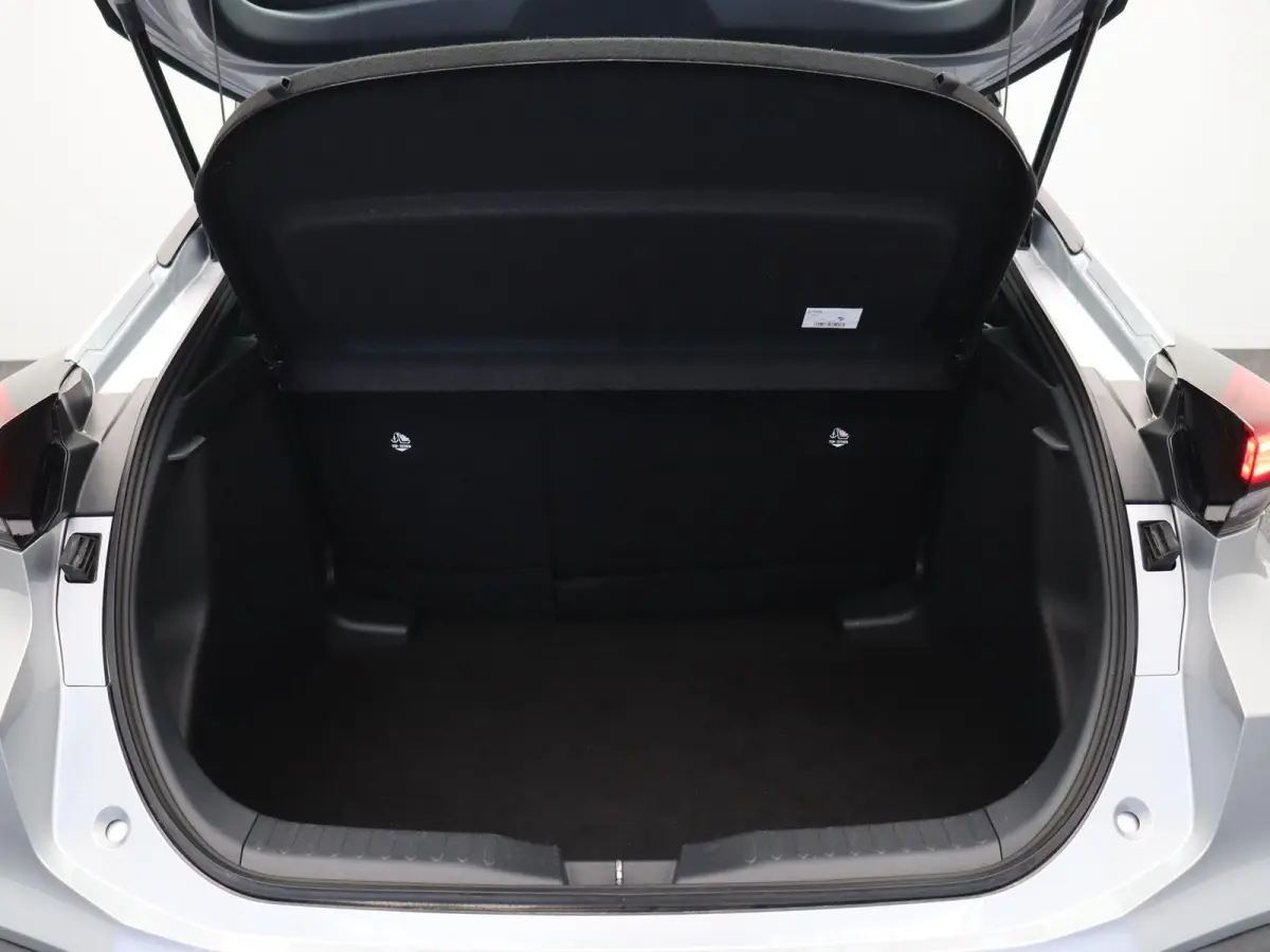 1.8 Hybrid 140 Active | Stoel- en stuurwielverwarming | Voorruitverwarming | Achteruitrijcamera | Dodehoek |