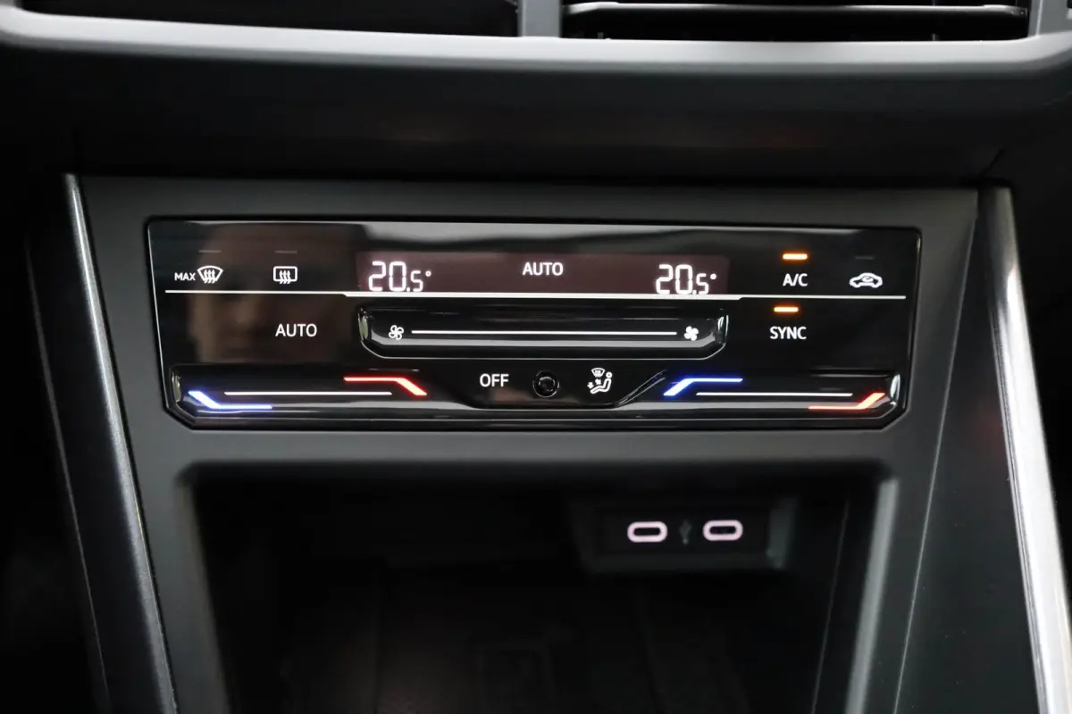 1.0 TSI 110pk Style | Panoramadak | IQ Matrix Led | Achteruitrijcamera