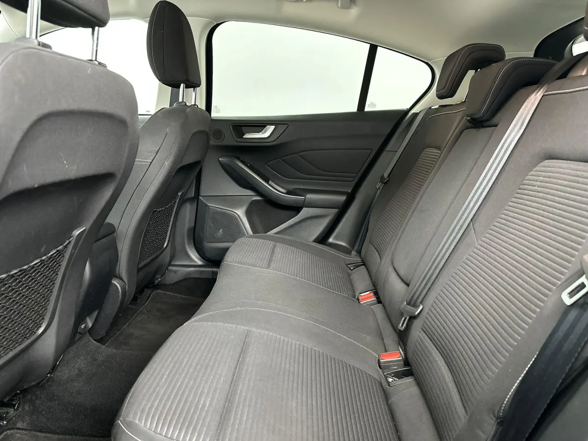 1.0 EcoBoost Titanium Business | Winterpack | Cruise control | Sync 3