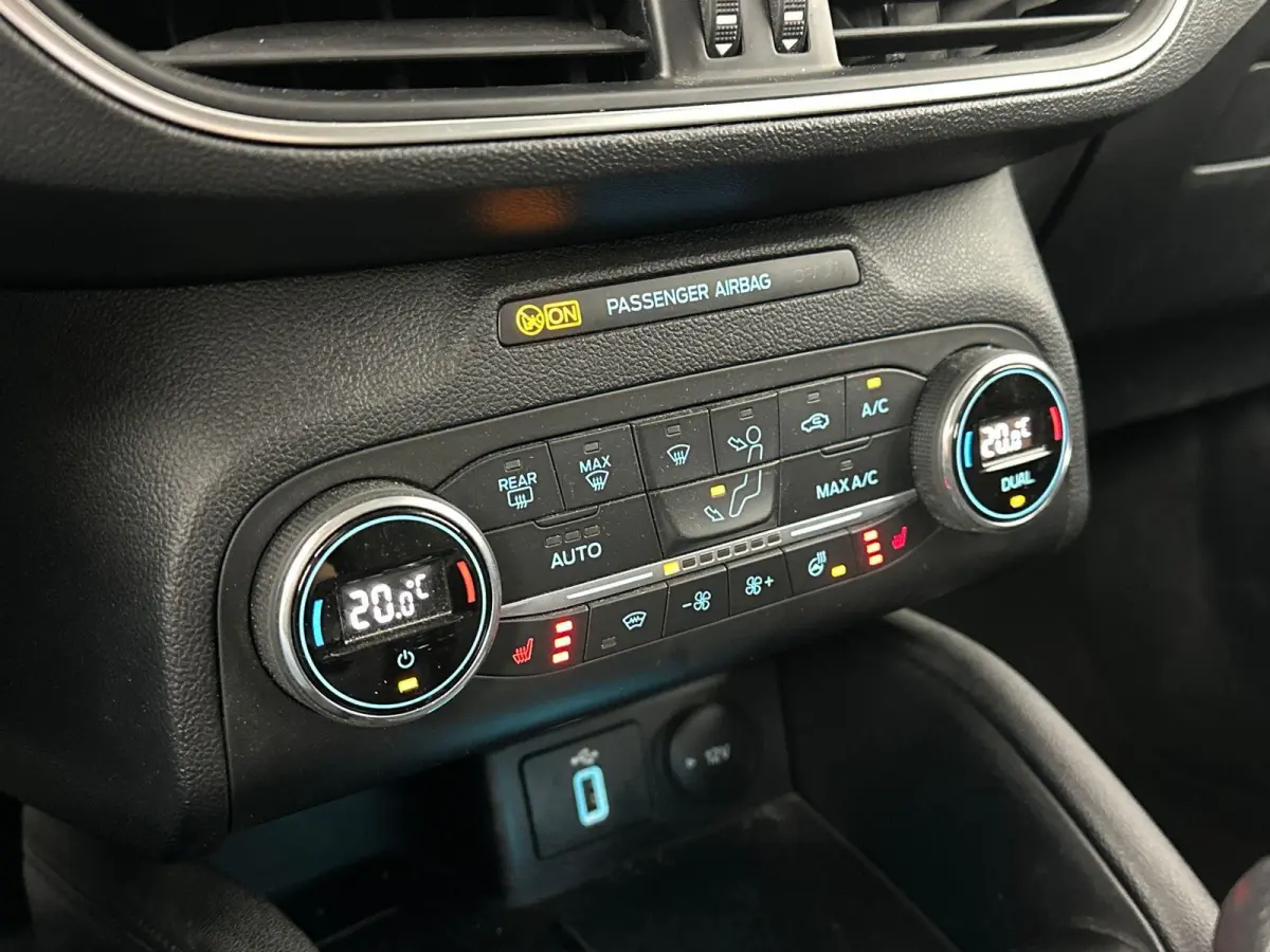 1.0 EcoBoost Titanium Business | Winterpack | Cruise control | Sync 3