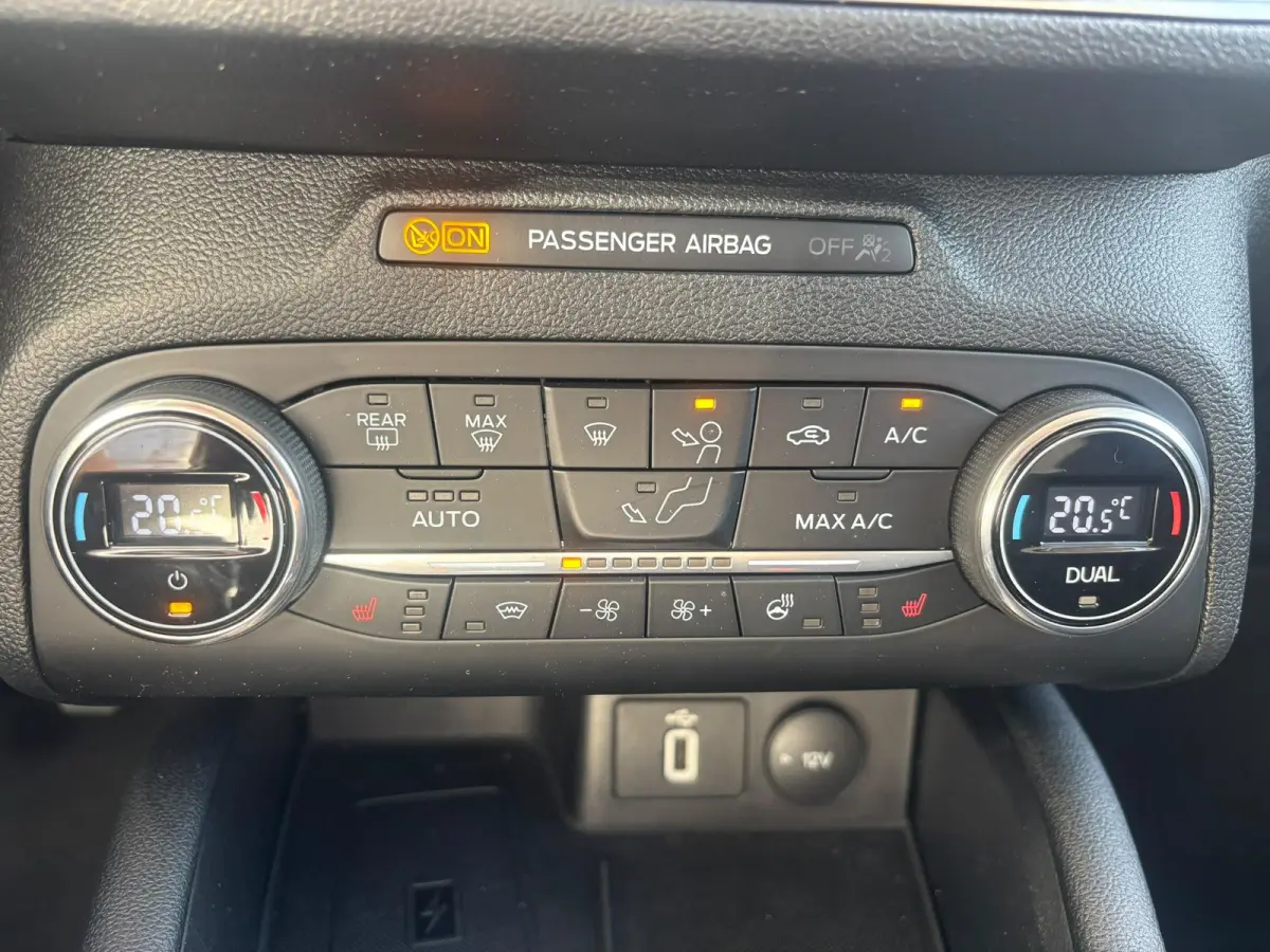 1.0 EcoBoost Titanium Business | Winterpack | Cruise control | Sync 3