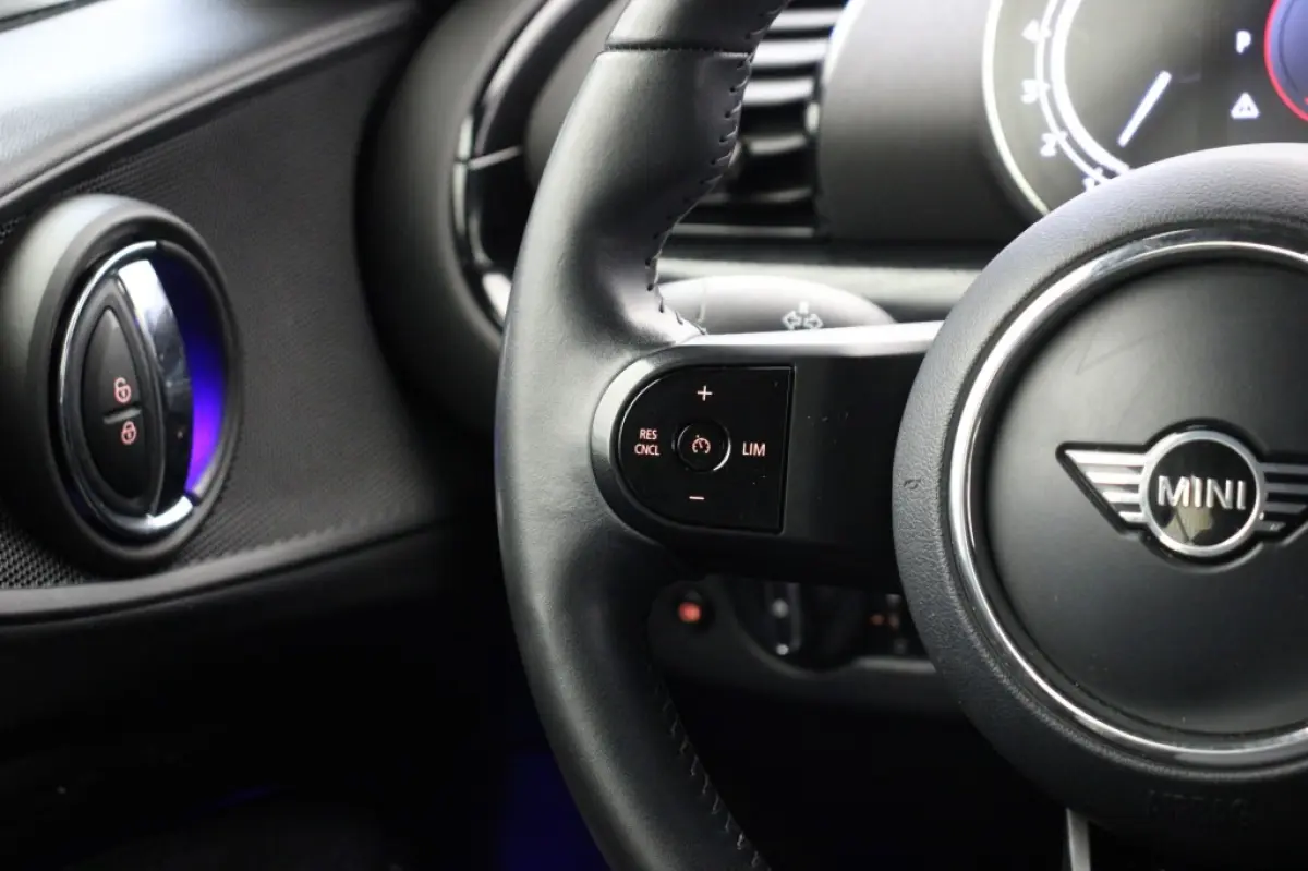 1.5 One Business Edition Automaat - Carplay, Cruise, Half Leer