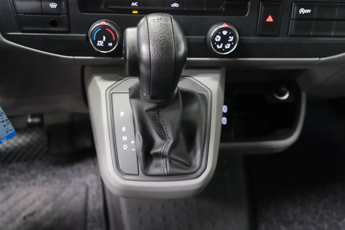 2.0 TDI L2H1 30 Automaat - N.A.P. Airco, Cruise, Navi, PDC, Carplay, Trekhaak.