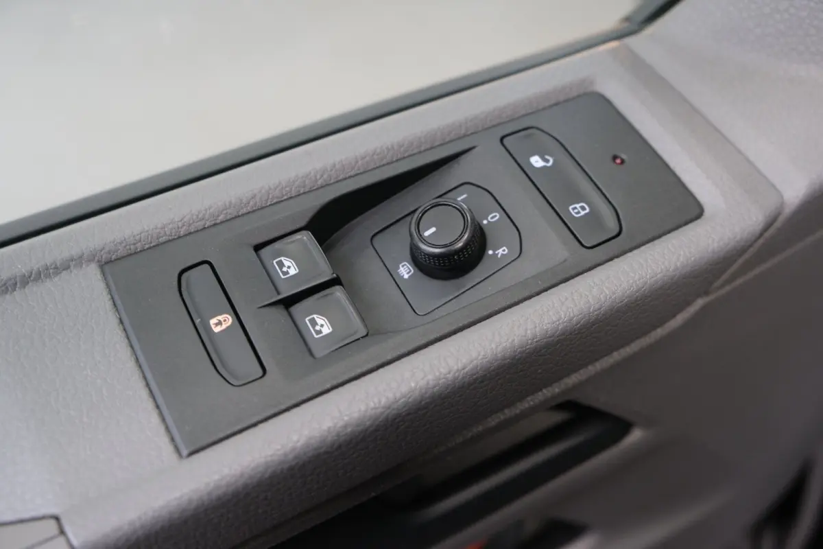 2.0 TDI L2H1 30 Automaat - N.A.P. Airco, Cruise, Navi, PDC, Carplay, Trekhaak.