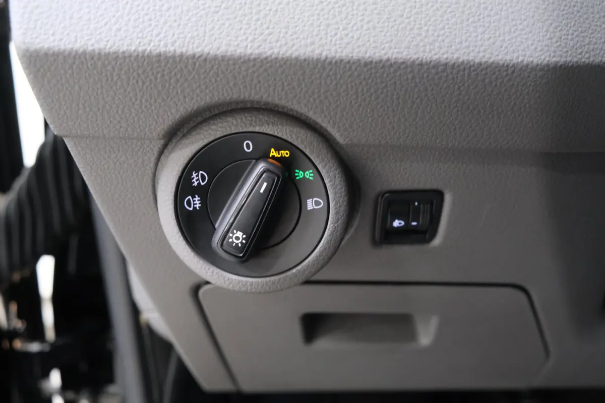 2.0 TDI L2H1 30 Automaat - N.A.P. Airco, Cruise, Navi, PDC, Carplay, Trekhaak.