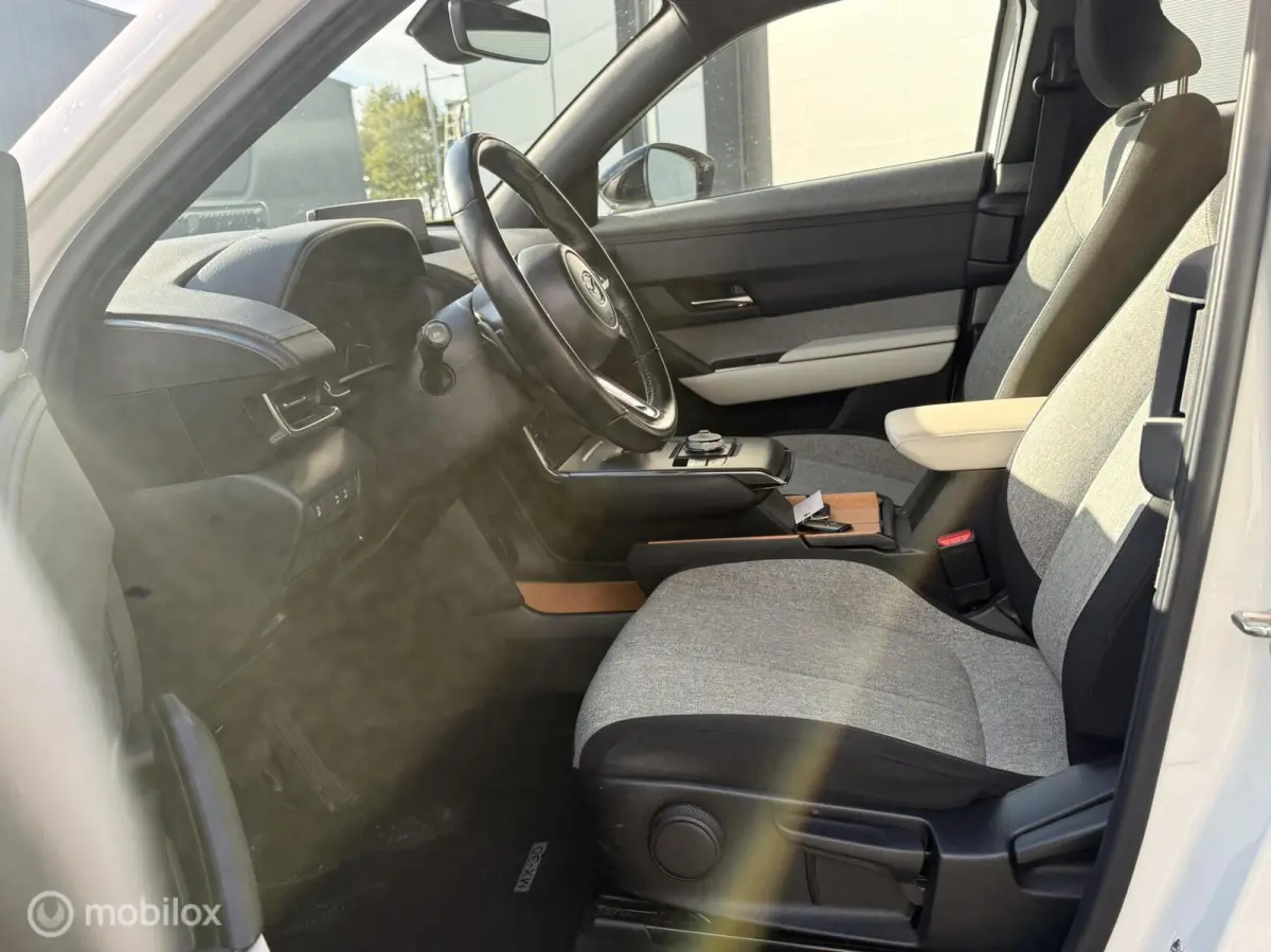 e-SkyActiv 145 36kWh | SOH 96,94% MOBA | Slechts 47.298 KM | HUD | Stoel- & Stuurverwarming