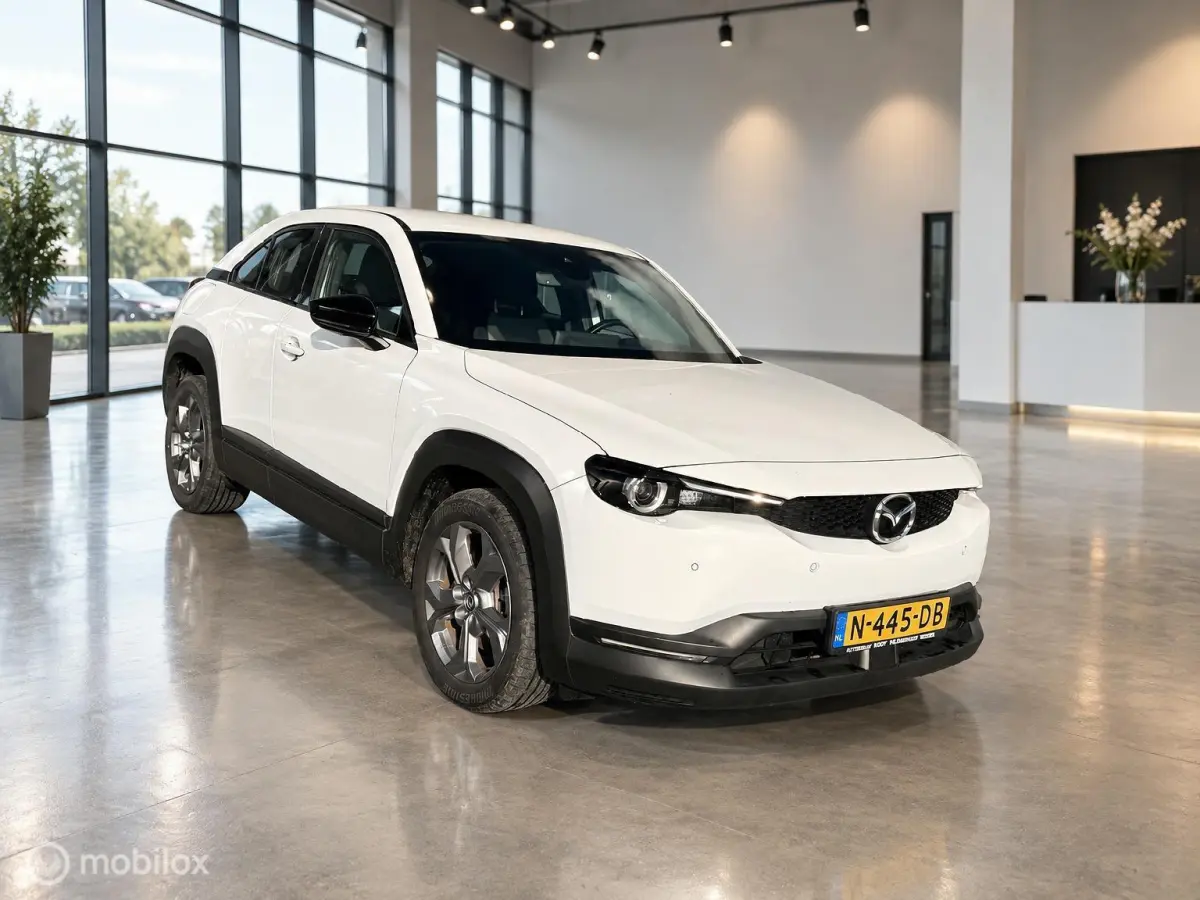 e-SkyActiv 145 36kWh | SOH 96,94% MOBA | Slechts 47.298 KM | HUD | Stoel- & Stuurverwarming