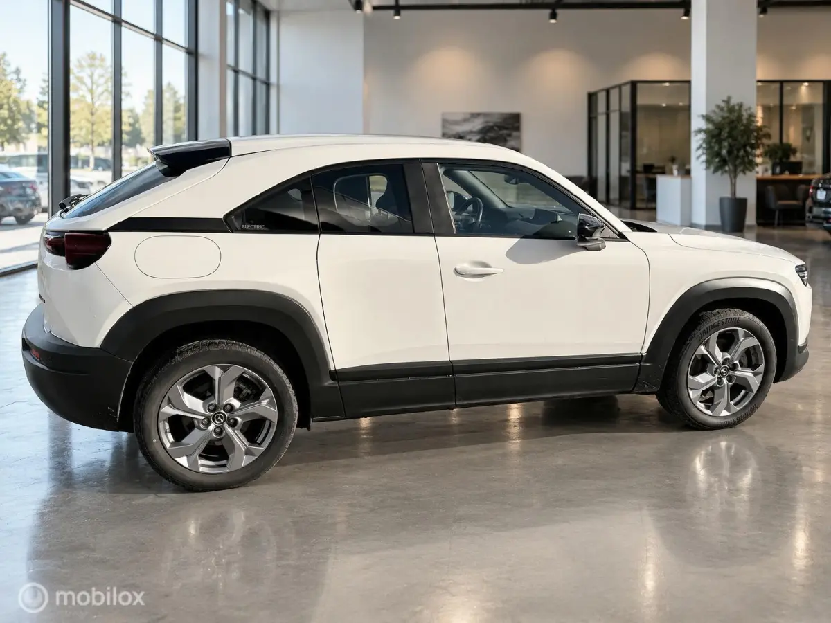 e-SkyActiv 145 36kWh | SOH 96,94% MOBA | Slechts 47.298 KM | HUD | Stoel- & Stuurverwarming