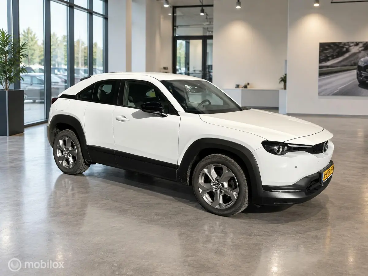 e-SkyActiv 145 36kWh | SOH 96,94% MOBA | Slechts 47.298 KM | HUD | Stoel- & Stuurverwarming