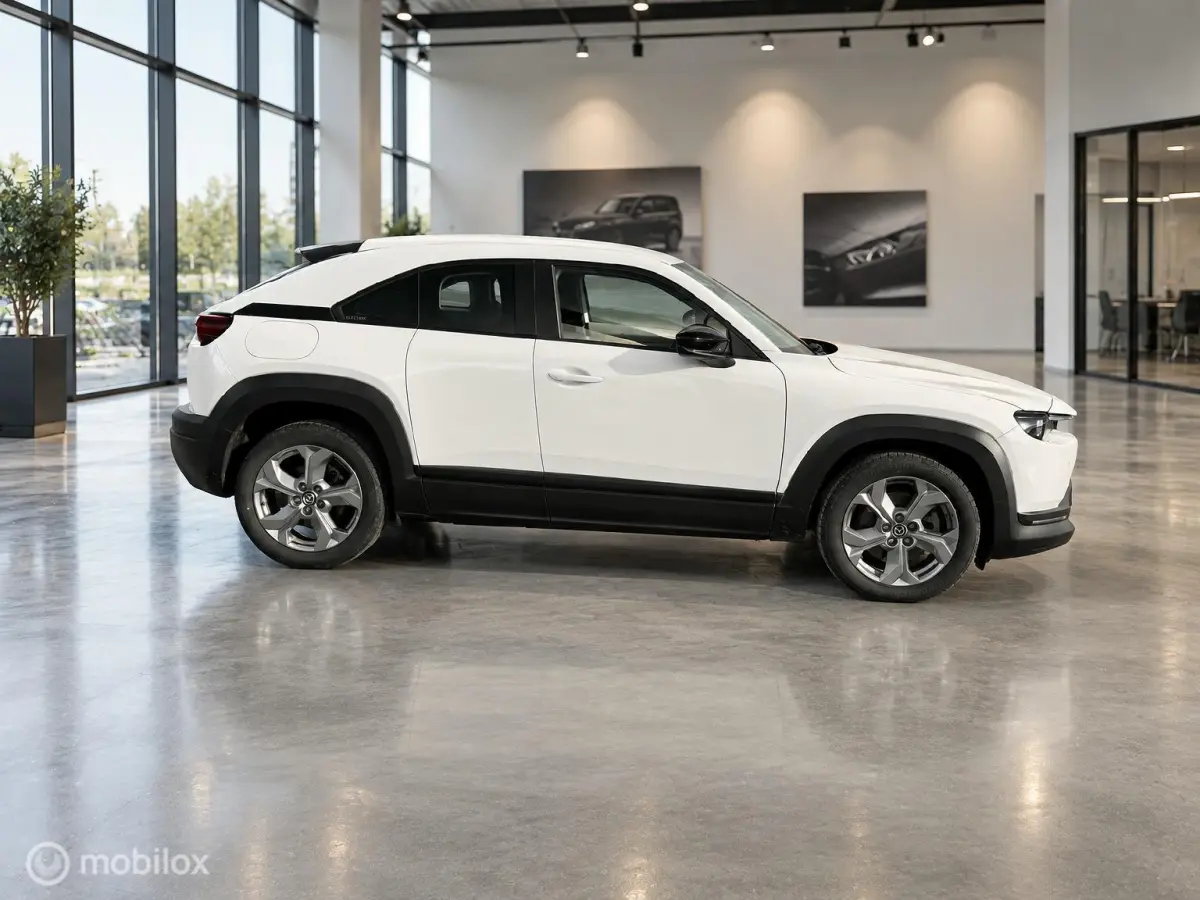 e-SkyActiv 145 36kWh | SOH 96,94% MOBA | Slechts 47.298 KM | HUD | Stoel- & Stuurverwarming