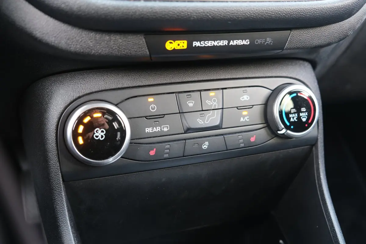 1.0 EcoBoost Active 140 PK Navi Led Cam Pdc Cruise Climate