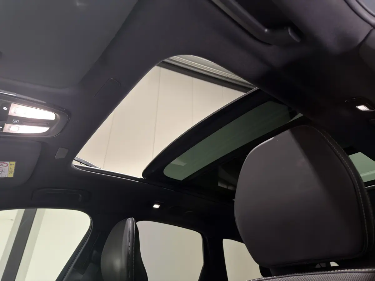 2.0 T6 Plug-in hybrid AWD R-Design | Panoramadak | Harman & Kardon Audio | Full LED koplampen