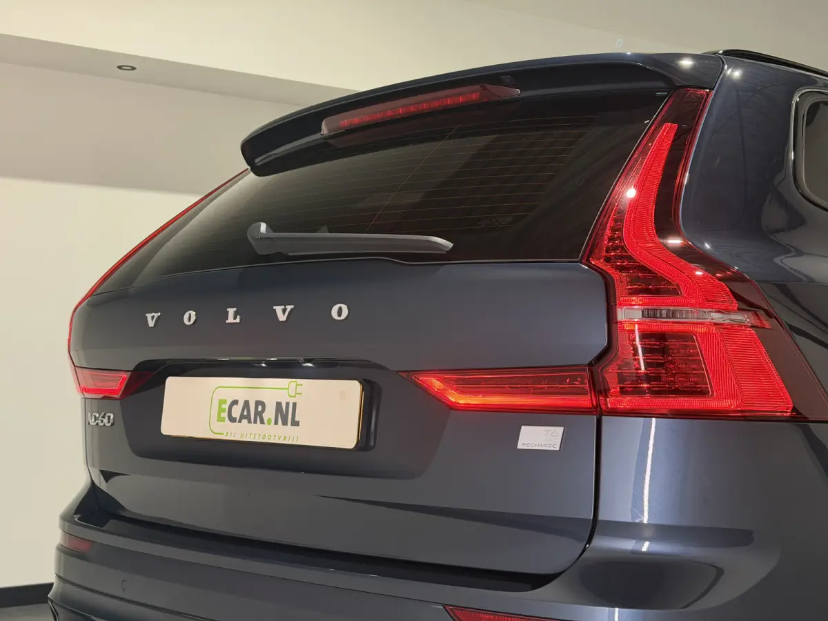 2.0 T6 Plug-in hybrid AWD R-Design | Panoramadak | Harman & Kardon Audio | Full LED koplampen