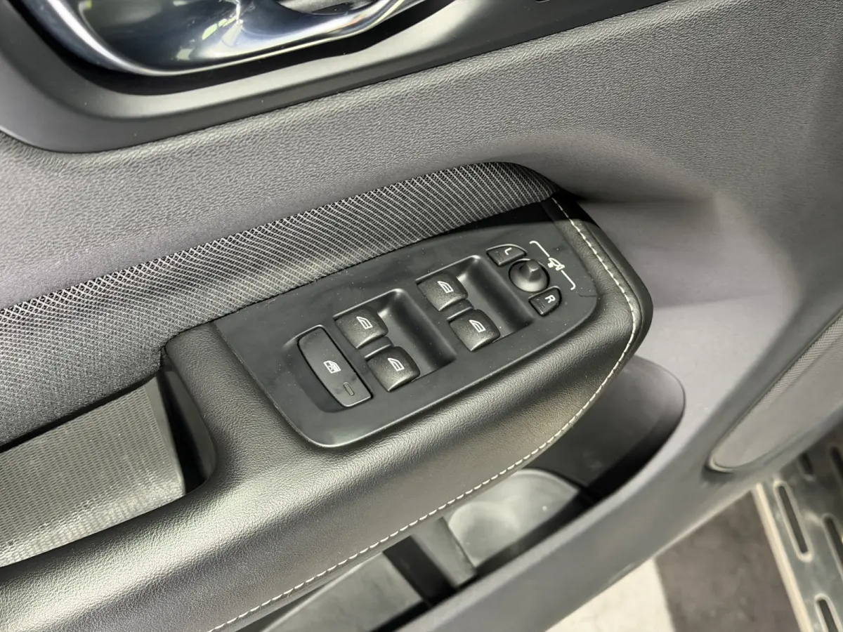 2.0 T6 Plug-in hybrid AWD R-Design | Panoramadak | Harman & Kardon Audio | Full LED koplampen