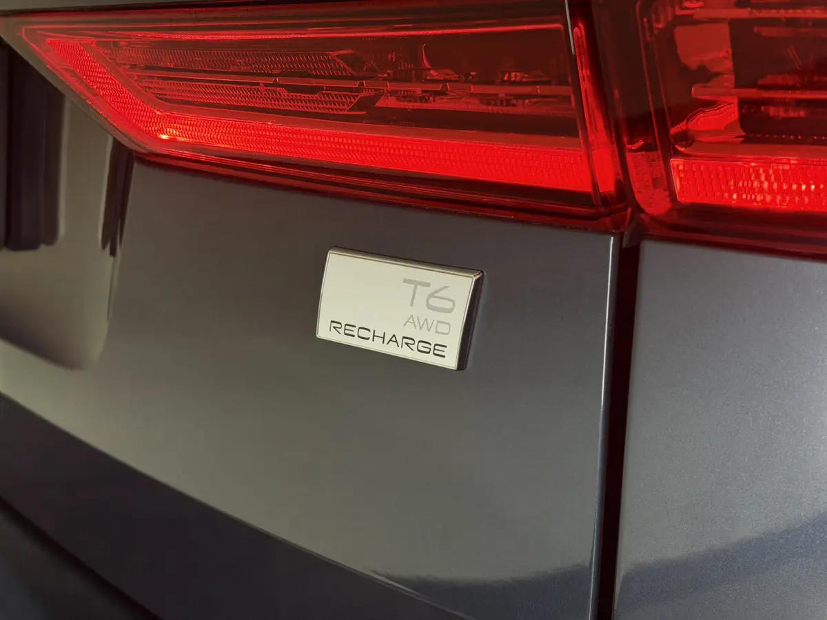 2.0 T6 Plug-in hybrid AWD R-Design | Panoramadak | Harman & Kardon Audio | Full LED koplampen