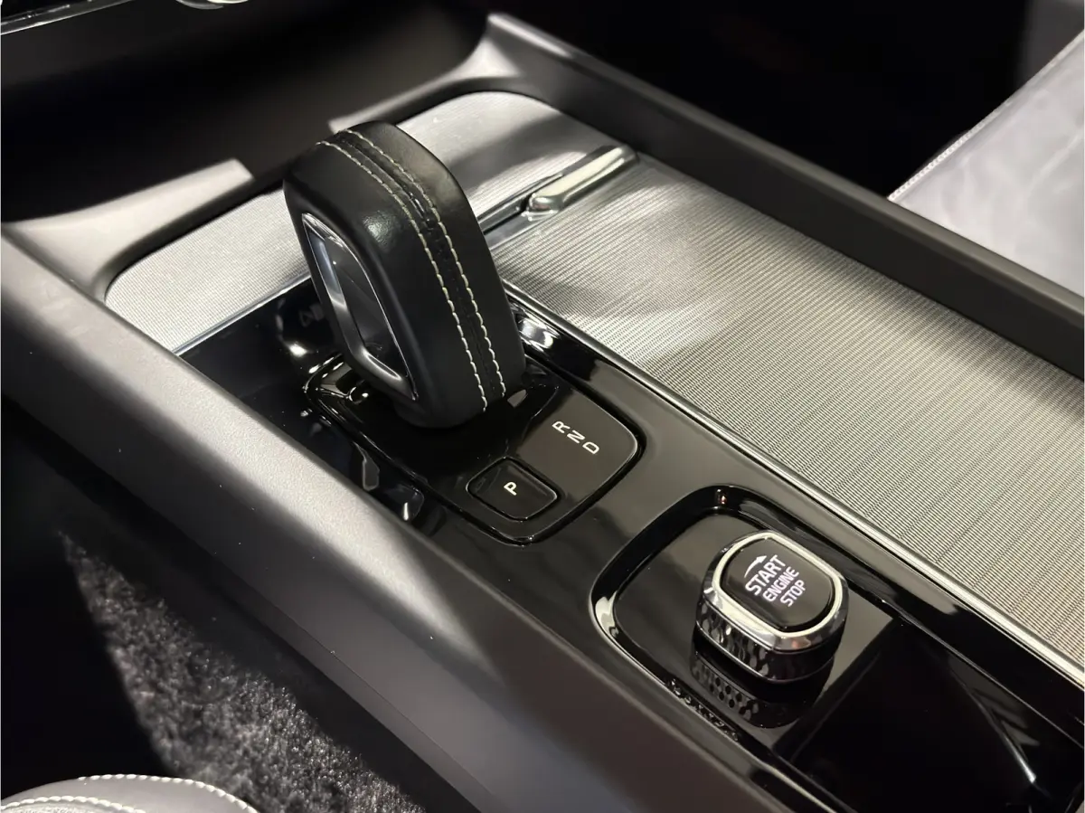 2.0 T6 Plug-in hybrid AWD R-Design | Panoramadak | Harman & Kardon Audio | Full LED koplampen