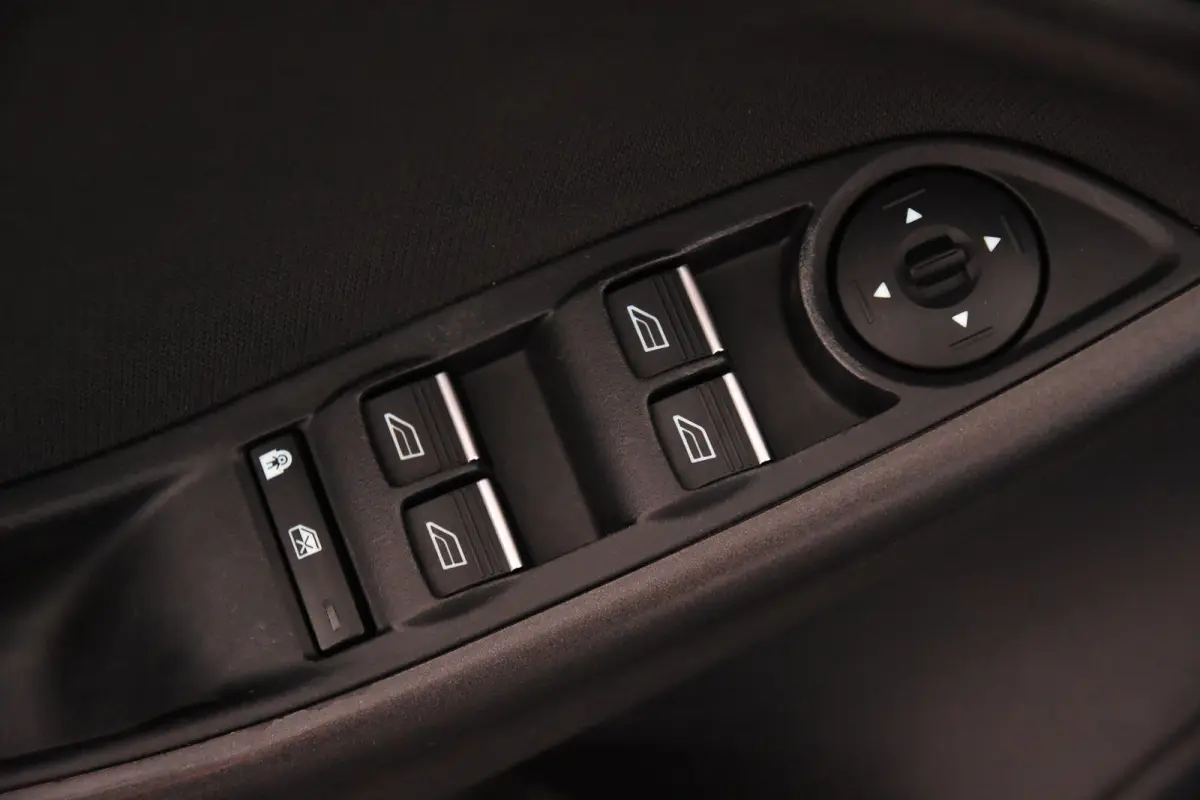 *Stoelverwarming*Cruise Control*PDC*
