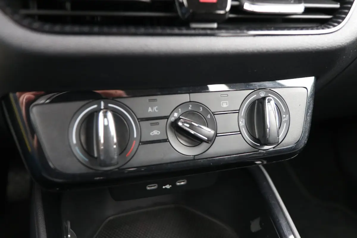1.0 TSI 110pk DSG Ambition | Smart Link | Airco | Parkeersensoren Achter