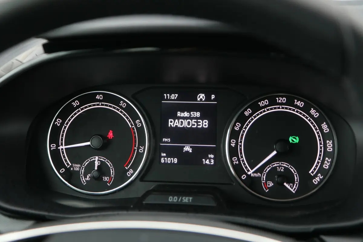 1.0 TSI 110pk DSG Ambition | Smart Link | Airco | Parkeersensoren Achter