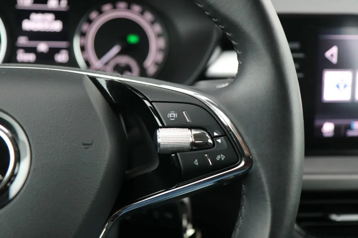 1.0 TSI 110pk DSG Ambition | Smart Link | Airco | Parkeersensoren Achter