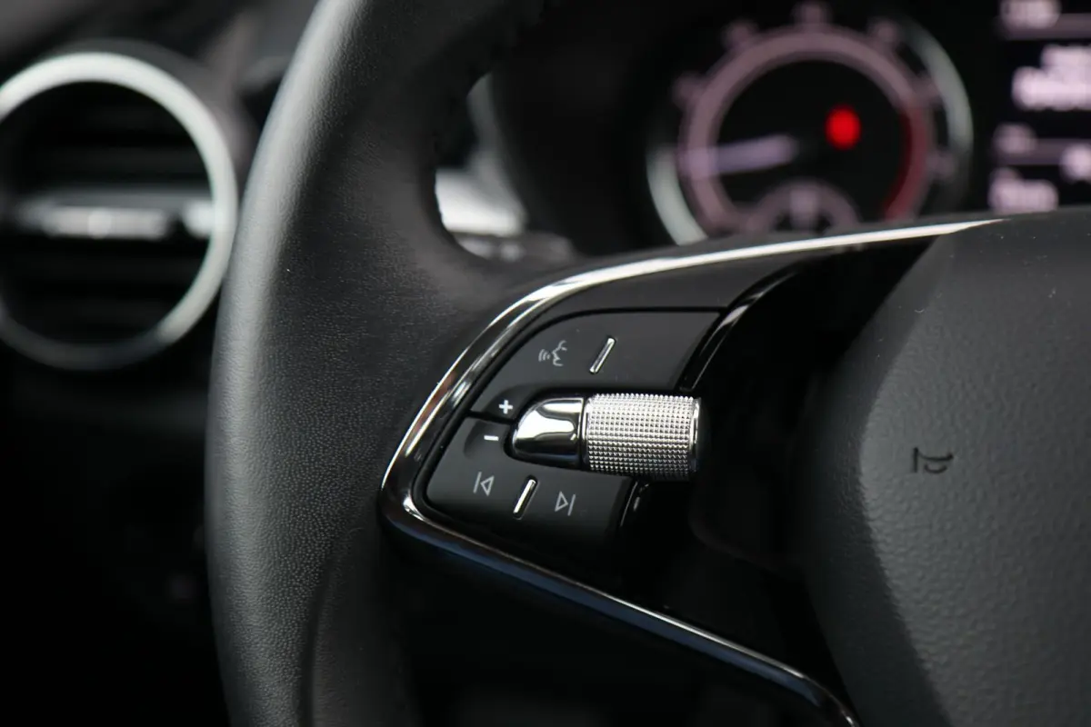 1.0 TSI 110pk DSG Ambition | Smart Link | Airco | Parkeersensoren Achter