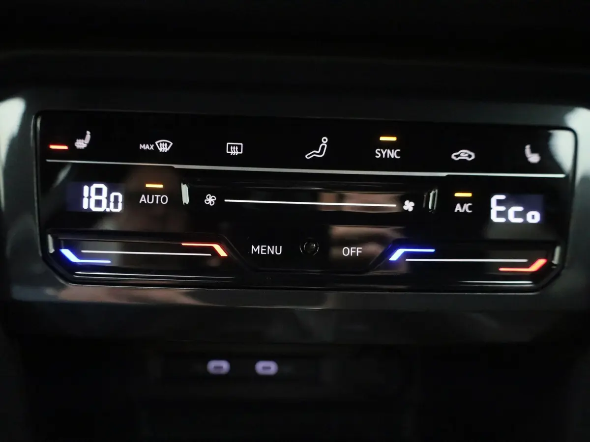 1.4 TSI eHybrid R-Line Business+ 245 PK| Dealeronderhouden | Trekhaak | Achterklep Elektrisch | Stoelverwarming Voor & Achter | Stuurwielverwarming | Achteruitrijcamera
