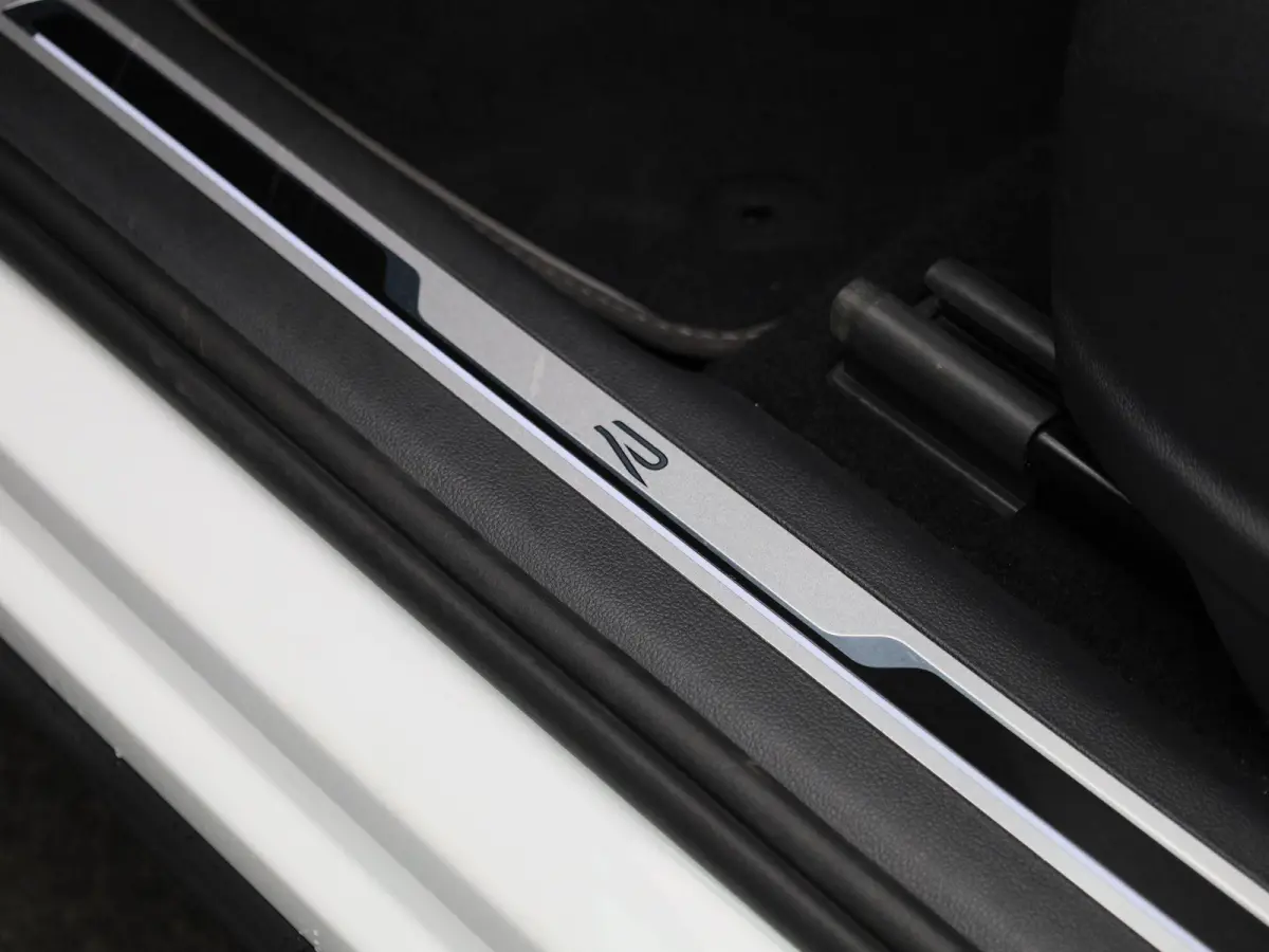 1.4 TSI eHybrid R-Line Business+ 245 PK| Dealeronderhouden | Trekhaak | Achterklep Elektrisch | Stoelverwarming Voor & Achter | Stuurwielverwarming | Achteruitrijcamera
